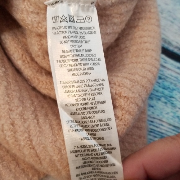 French Connection Turtleneck Fuzzy Sweater Sz XS - Picture 6 of 6